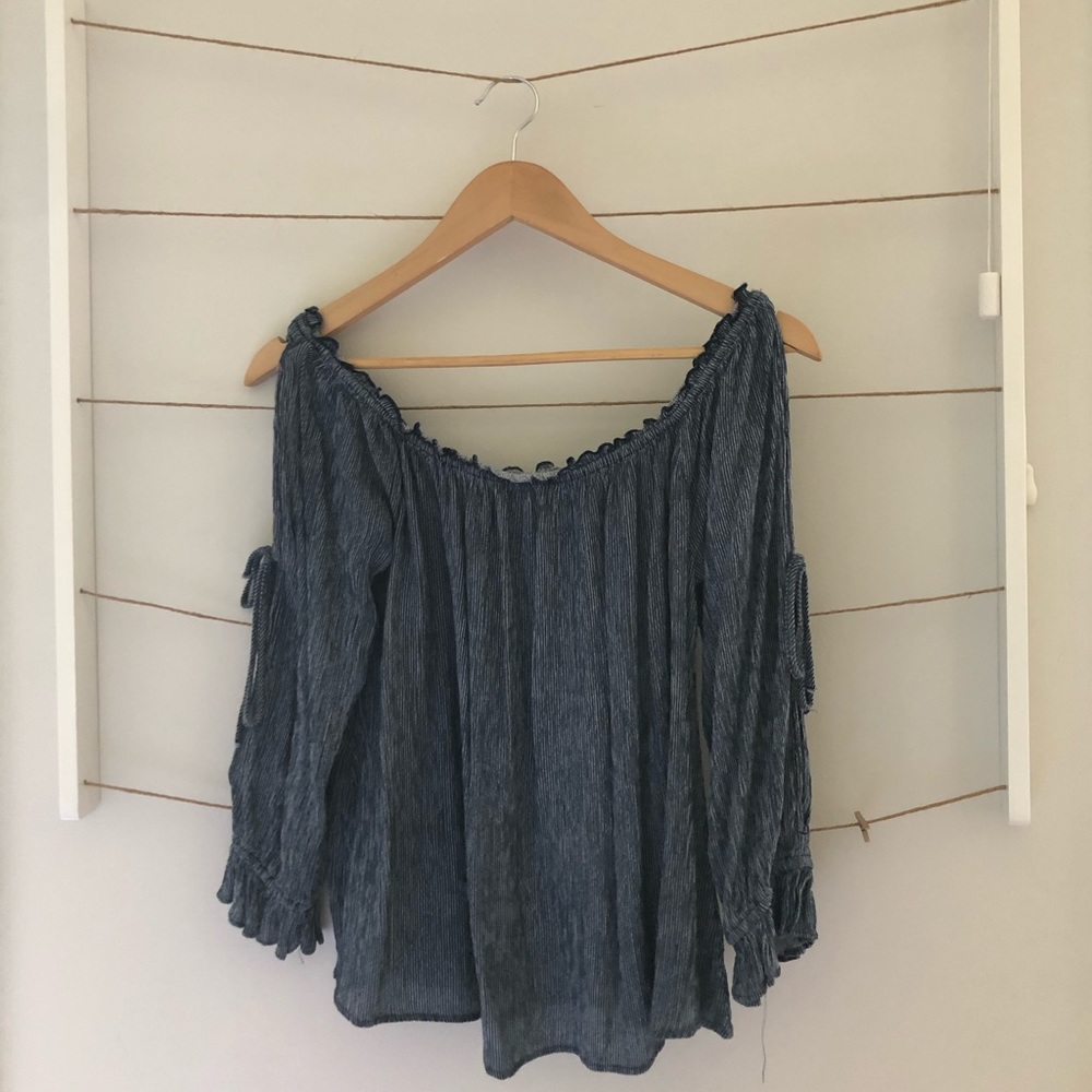 American Eagle off the shoulder top